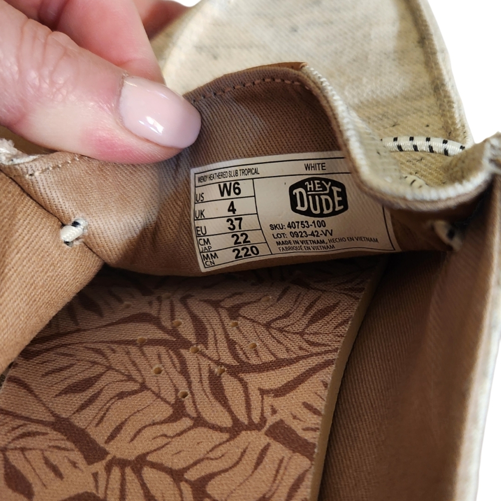 Hey Dude Beige Canvas Slip-On Shoes with Tan Accents Like New Ladies Size 6 - Picture 6 of 9